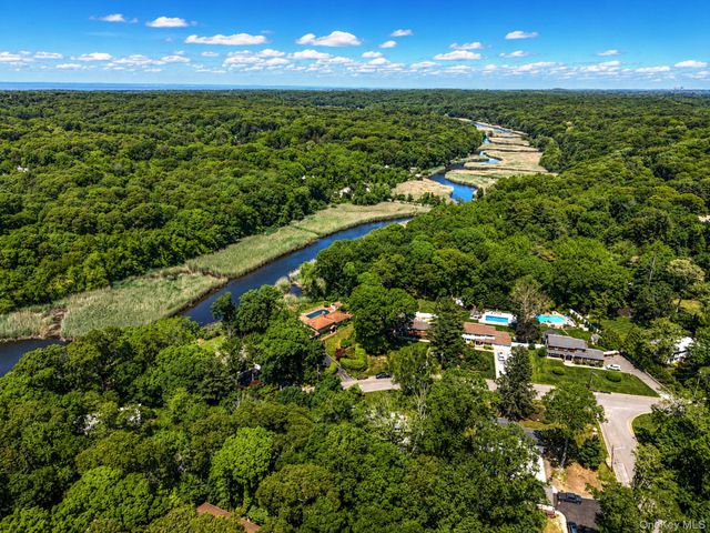 23 Whitney Gate, Smithtown, NY 11787