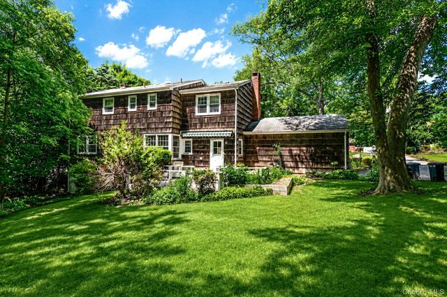 23 Whitney Gate, Smithtown, NY 11787