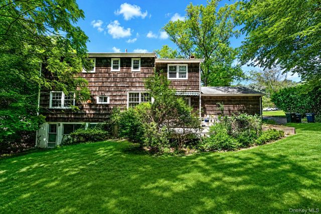 23 Whitney Gate, Smithtown, NY 11787