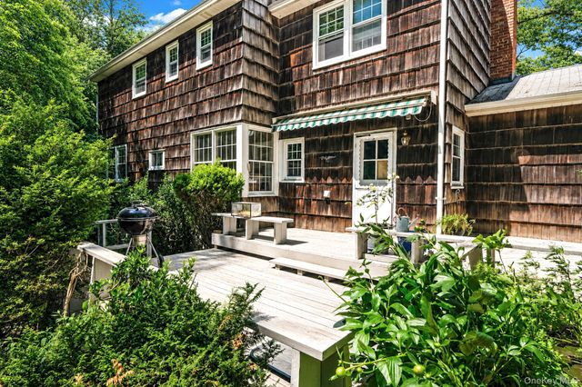 23 Whitney Gate, Smithtown, NY 11787