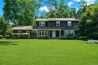 23 Whitney Gate, Smithtown, NY 11787