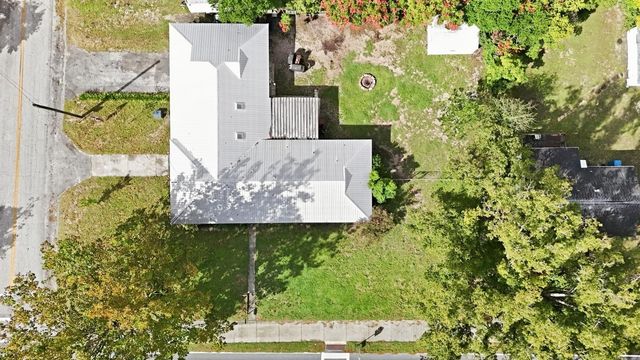 930 N AMELIA AVENUE, Deland, FL 32724