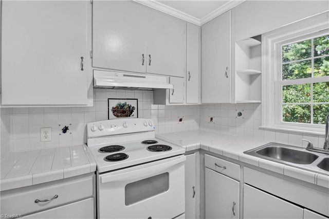 1912 Colonial Avenue, Greensboro, NC 27408