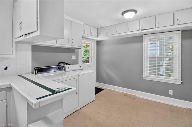 1912 Colonial Avenue, Greensboro, NC 27408