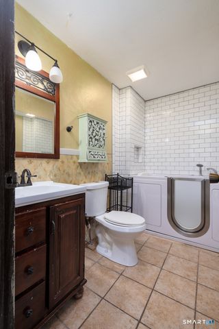 184 Kaynor Drive D, Waterbury, CT 06708
