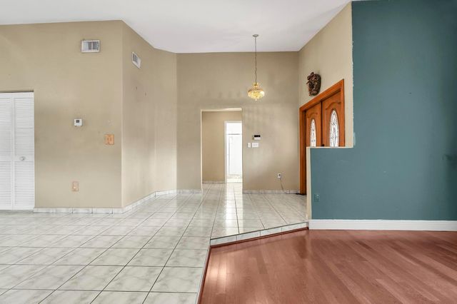 3201 W 76th St, Hialeah, FL 33018