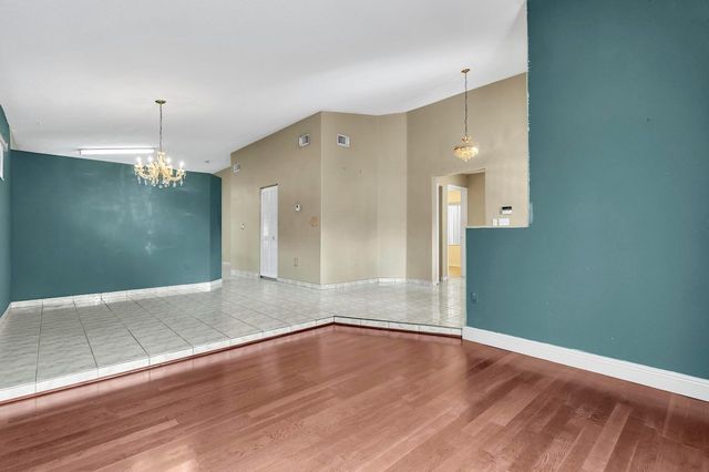 3201 W 76th St, Hialeah, FL 33018