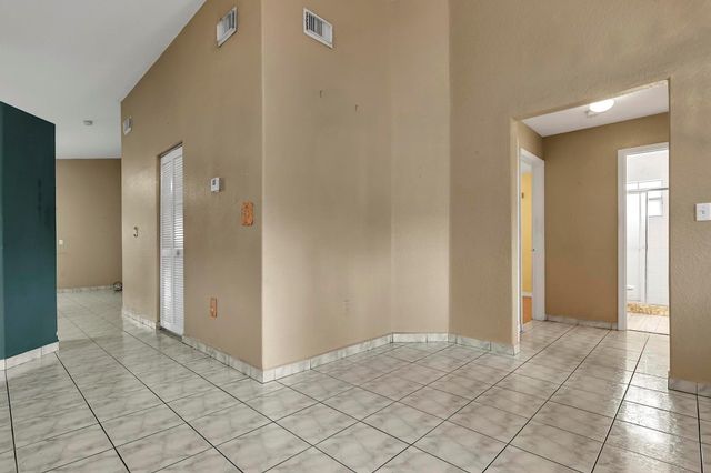 3201 W 76th St, Hialeah, FL 33018