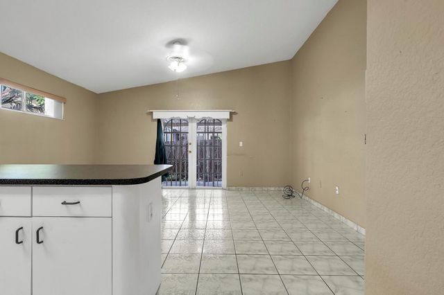 3201 W 76th St, Hialeah, FL 33018