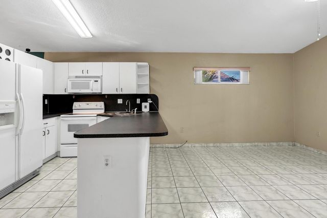 3201 W 76th St, Hialeah, FL 33018