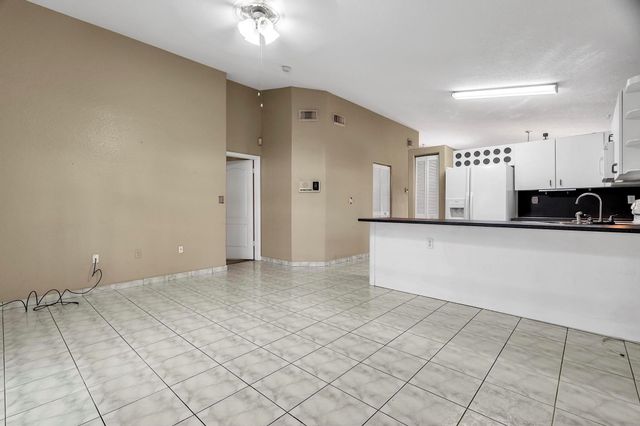 3201 W 76th St, Hialeah, FL 33018