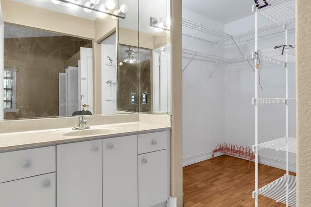 3201 W 76th St, Hialeah, FL 33018