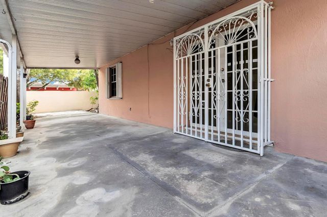 3201 W 76th St, Hialeah, FL 33018