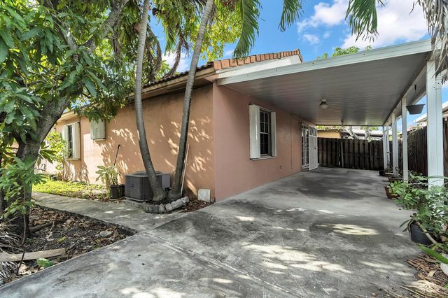3201 W 76th St, Hialeah, FL 33018