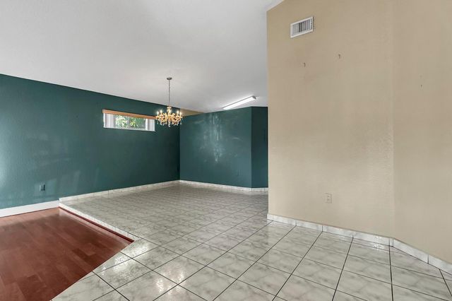3201 W 76th St, Hialeah, FL 33018