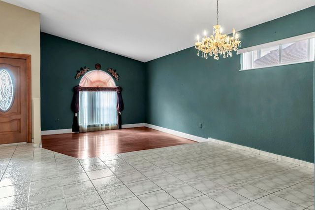 3201 W 76th St, Hialeah, FL 33018