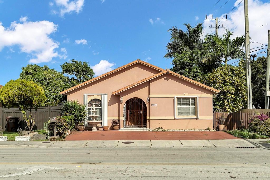 3201 W 76th St, Hialeah, FL 33018