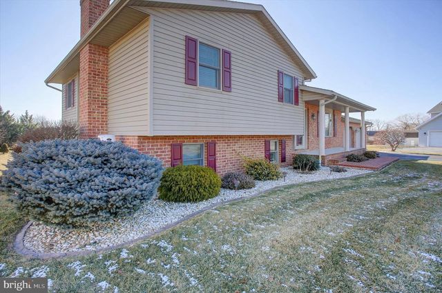 722 MAHANTANGO DRIVE, Chambersburg, PA 17202