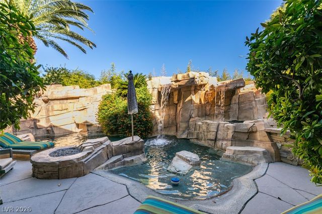 549 Regents Gate Drive, Henderson, NV 89012