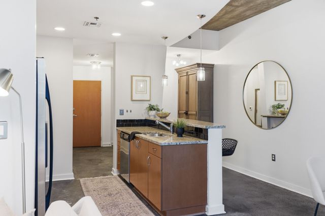 301 Demonbreun St Unit 1418, Nashville, TN 37201