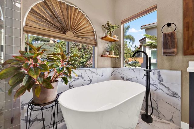 5071 Nighthawk Way, Oceanside, CA 92056