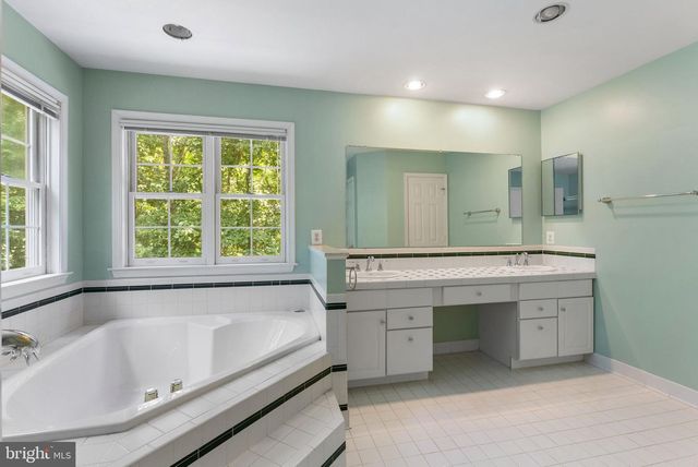 2415 BRIGHTON PL, Jeffersonton, VA 22724