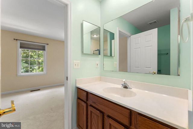2415 BRIGHTON PL, Jeffersonton, VA 22724