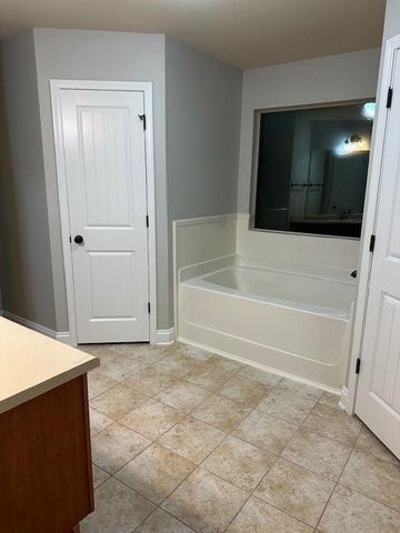 8905 Spring Grove N, Mobile, AL 36695