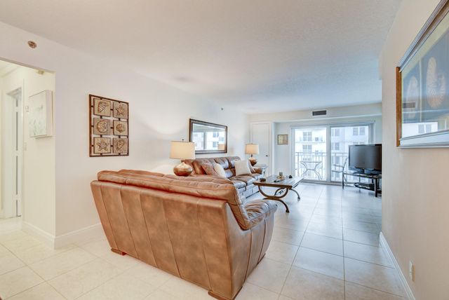 3221 S Ocean Boulevard 704, Highland Beach, FL 33487