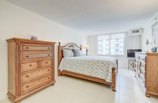 3221 S Ocean Boulevard 704, Highland Beach, FL 33487