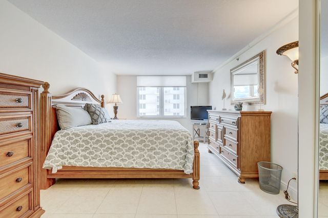 3221 S Ocean Boulevard 704, Highland Beach, FL 33487