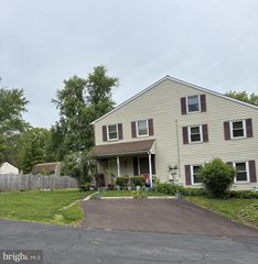 513 HICKORY LN, Sellersville, PA 18960
