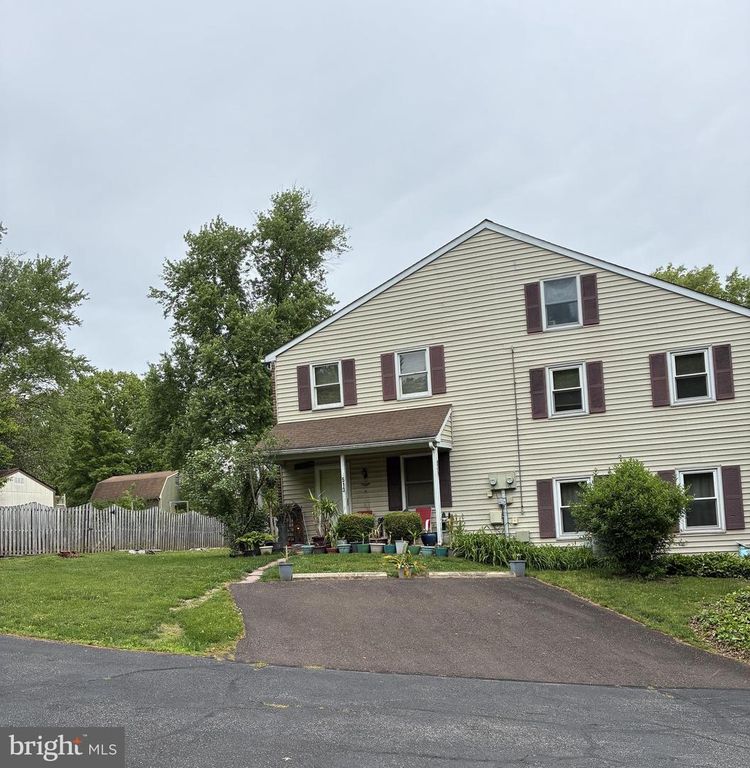 513 HICKORY LN, Sellersville, PA 18960
