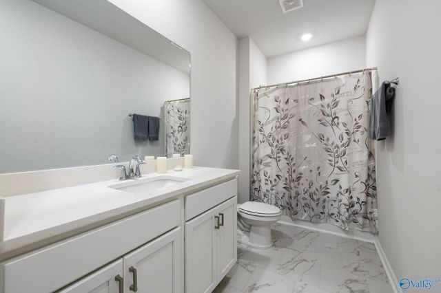 25251 Evanford Drive, Athens, AL 35613