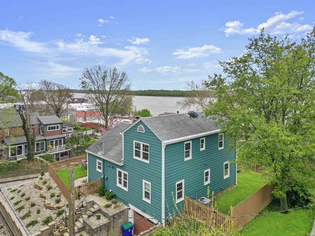 110 Monroe Street, Newburgh, IN 47630