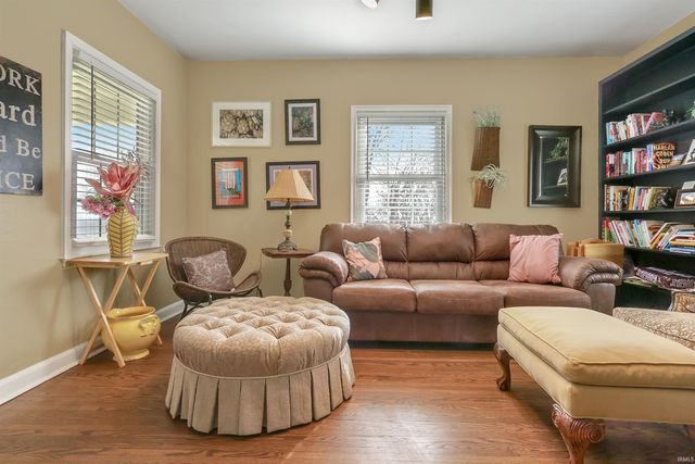 110 Monroe Street, Newburgh, IN 47630