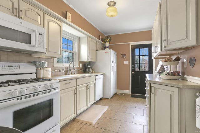 110 Monroe Street, Newburgh, IN 47630