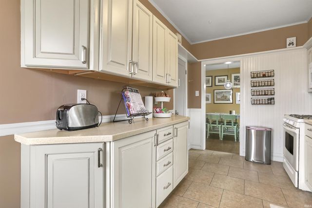 110 Monroe Street, Newburgh, IN 47630