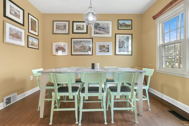 110 Monroe Street, Newburgh, IN 47630