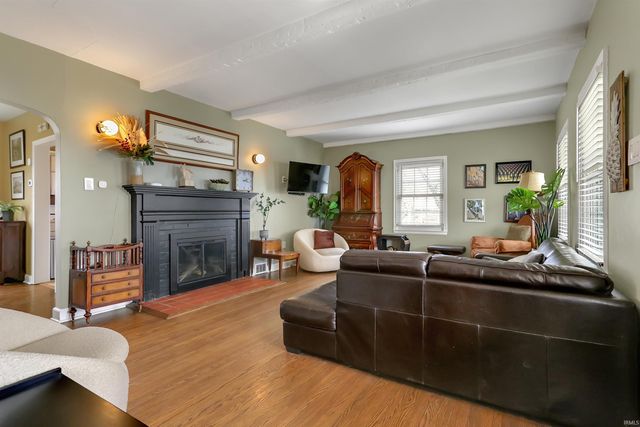 110 Monroe Street, Newburgh, IN 47630