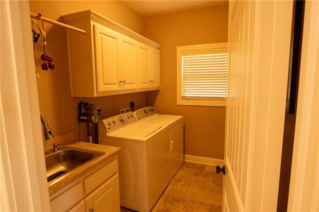 3804 Kingston Court, St Joseph, MO 64506