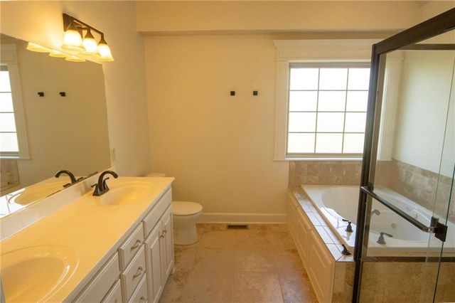 3804 Kingston Court, St Joseph, MO 64506