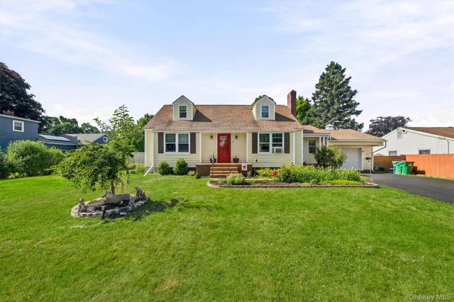 13 Calmer Place, Hyde Park, NY 12538