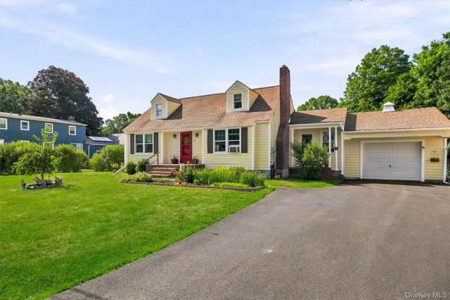 13 Calmer Place, Hyde Park, NY 12538