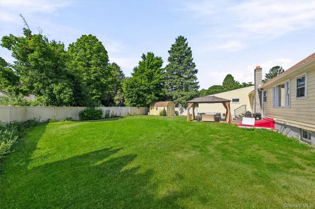 13 Calmer Place, Hyde Park, NY 12538