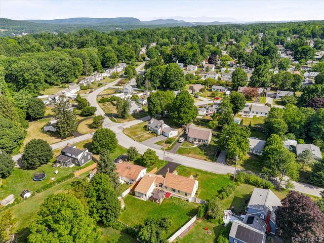 13 Calmer Place, Hyde Park, NY 12538
