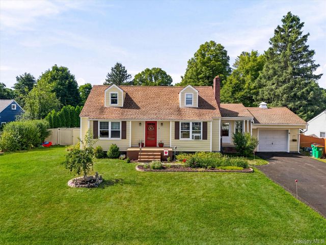 13 Calmer Place, Hyde Park, NY 12538