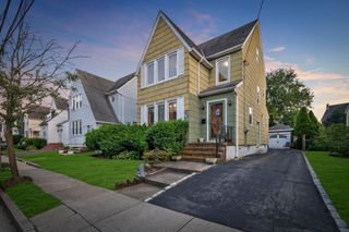 24 Carstairs Road, Valley Stream, NY 11581