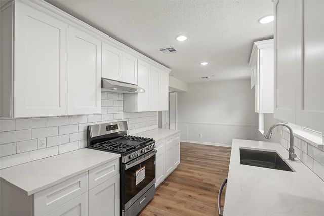 10642 Mayfield Road, Houston, TX 77043