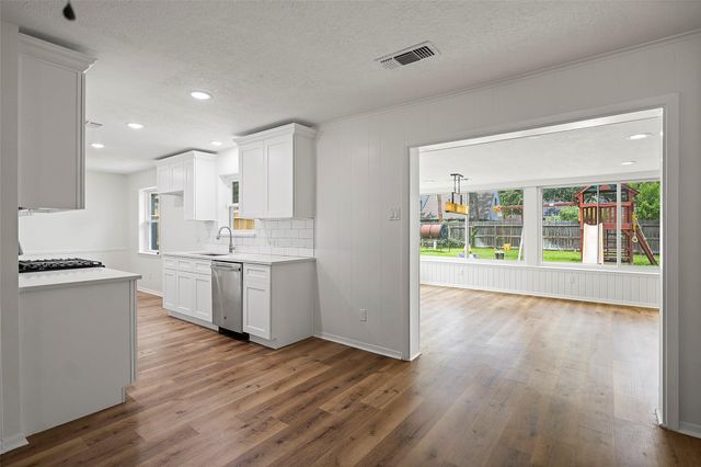 10642 Mayfield Road, Houston, TX 77043